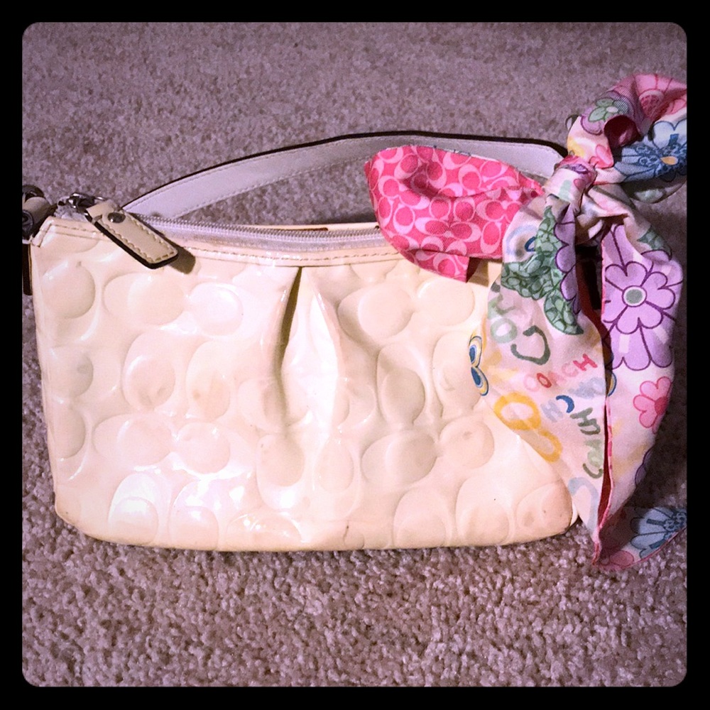 White coach purse with springtime scarf